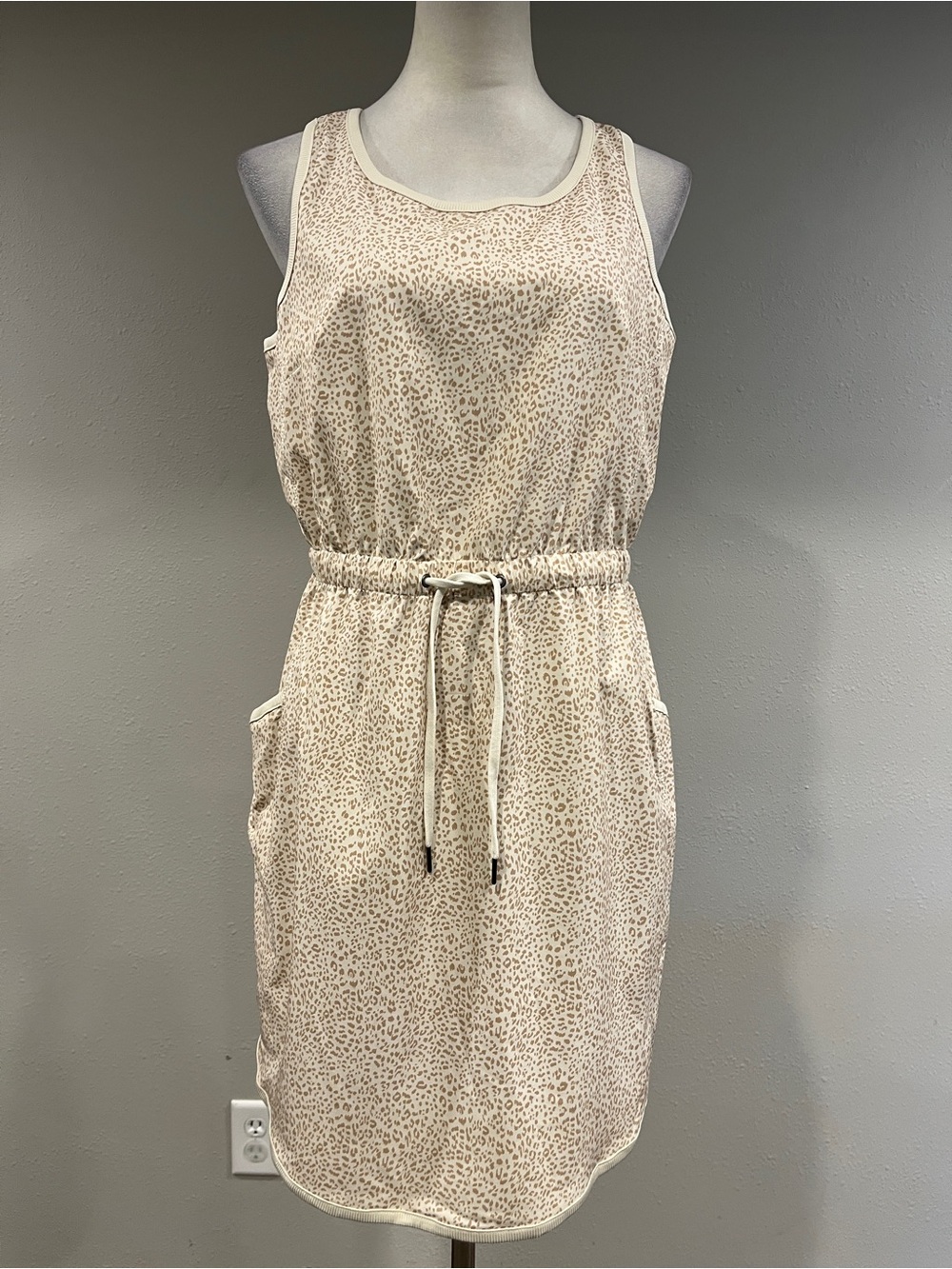 Tek‎ Gear Beige Leopard Print Sleeveless Drawstring Mini Dress size small